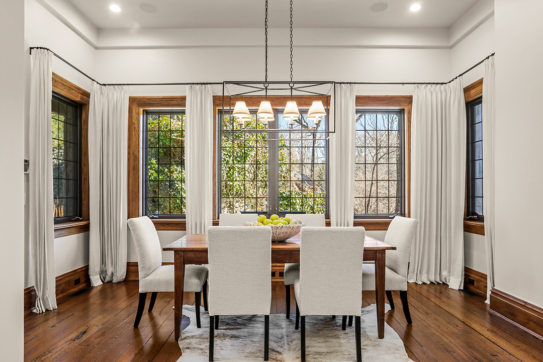 Elegance Abounds At An English Country Style Manor In Greenwich Asking 10 5m K