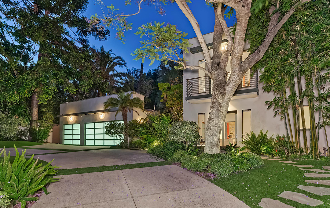 The Late Bob Sagets Longtime Brentwood Home Changes Hands In An Off Market Deal 86 2