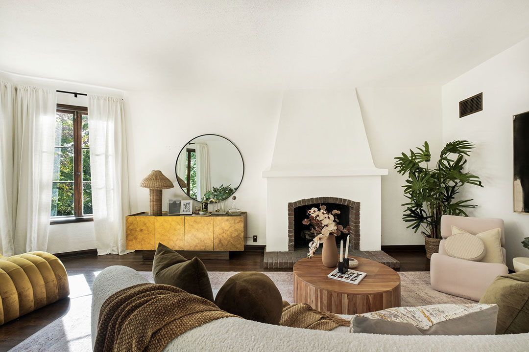 36 Sitting Room Fireplace Laura Harrier Spanish Style La Home
