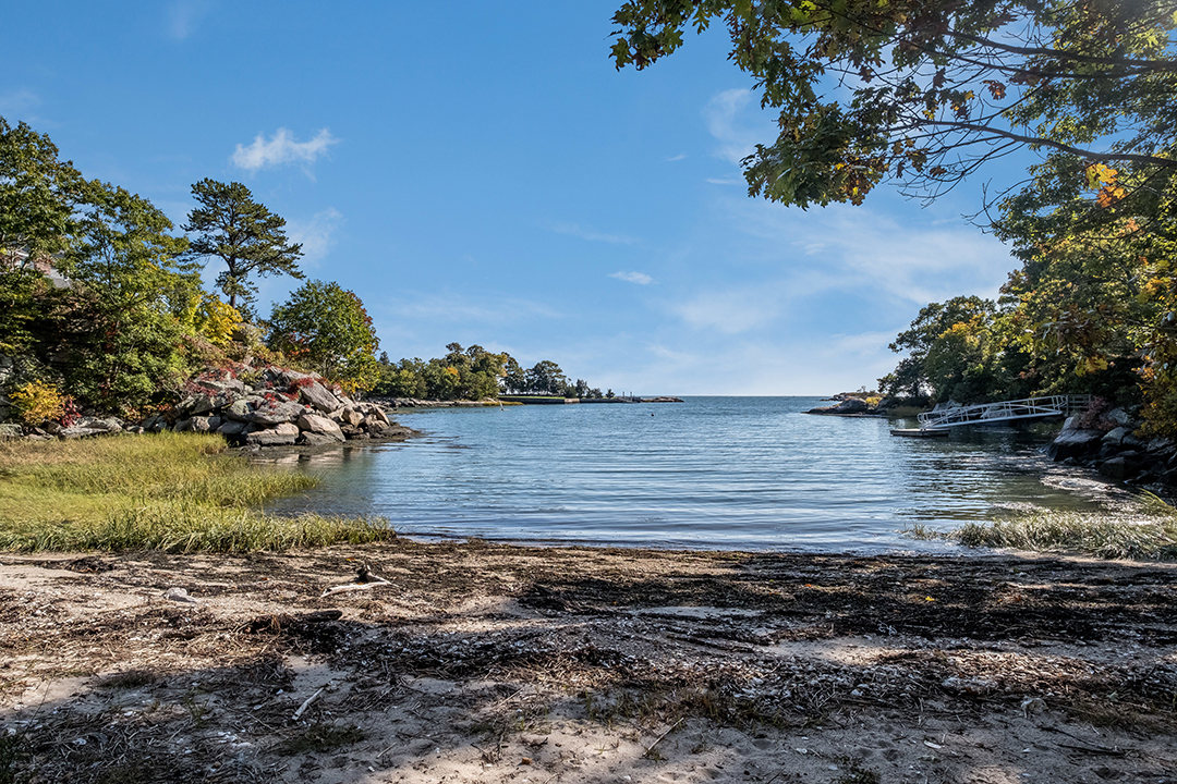 This Shingle Style Haven On The Market In Guilford Ct Promises Luxe Coastal Living K