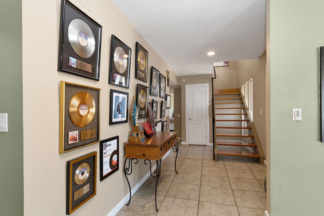 Singer Victor Willis Entry Of The House