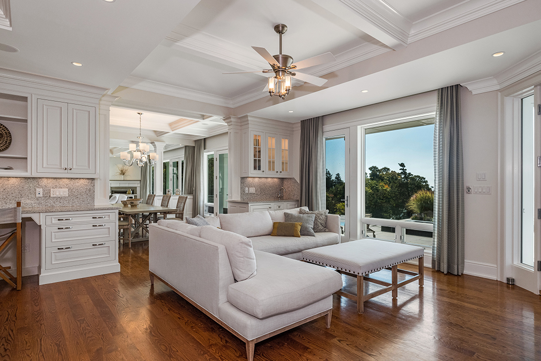 This Shingle Style Haven On The Market In Guilford Ct Promises Luxe Coastal Living Z