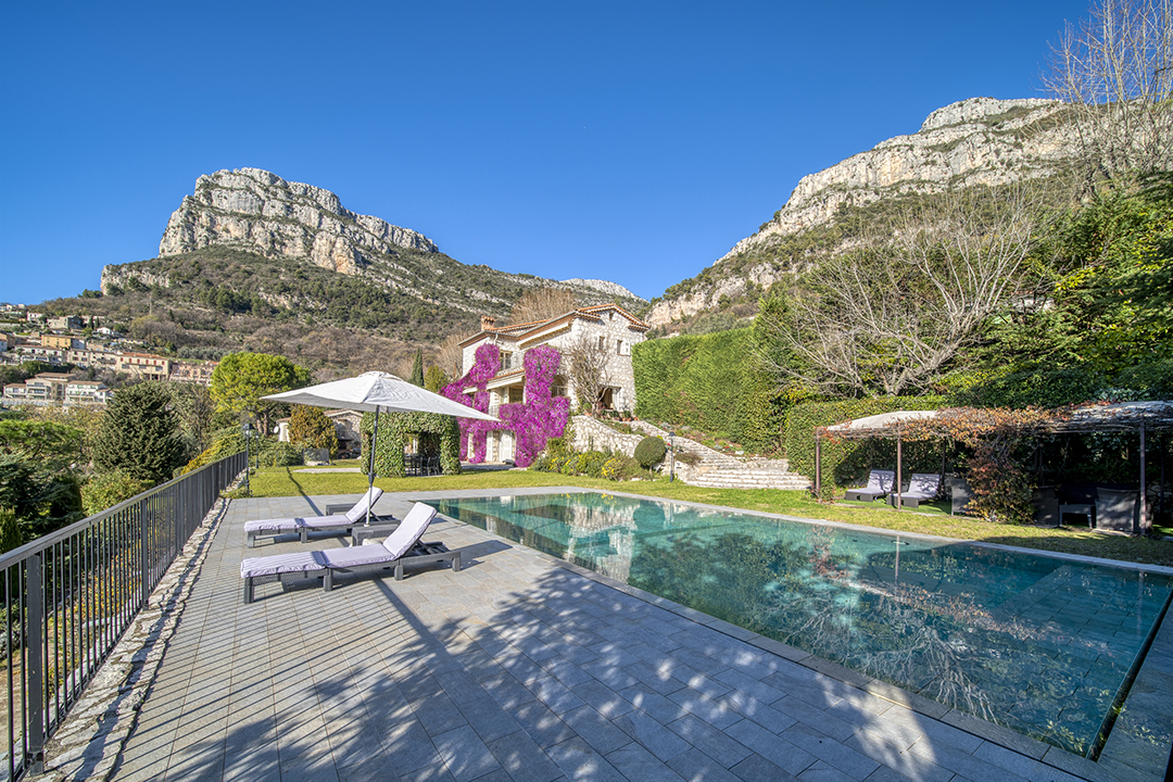 French Riviera Villa Where Hitchcocks Famed To Catch A Thief Filmed Hits The Marketc Cote Dazur Sothebys Int Realty Villa Shooting Place To Catch A Thief 4