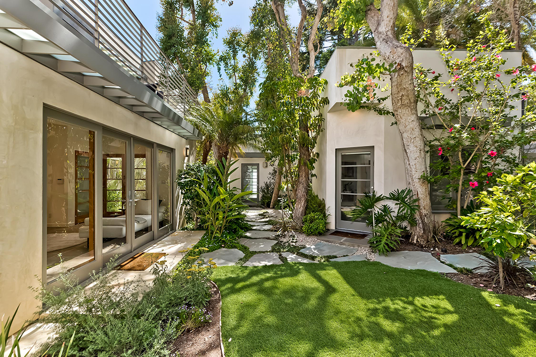 The Late Bob Sagets Longtime Brentwood Home Changes Hands In An Off Market Deal 78 2