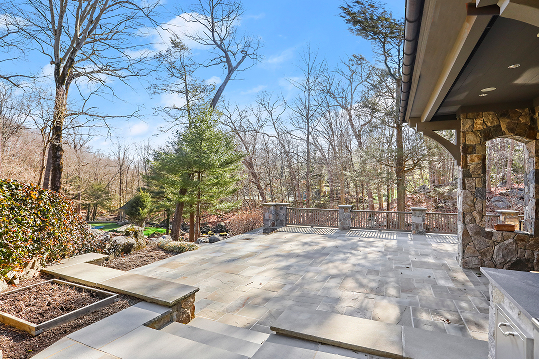 Elegance Abounds At An English Country Style Manor In Greenwich Asking 10 5m Zzz