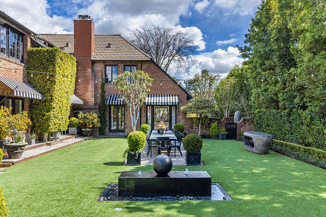 17 Restauranteur David Cooley Outdoor Dining Lawn