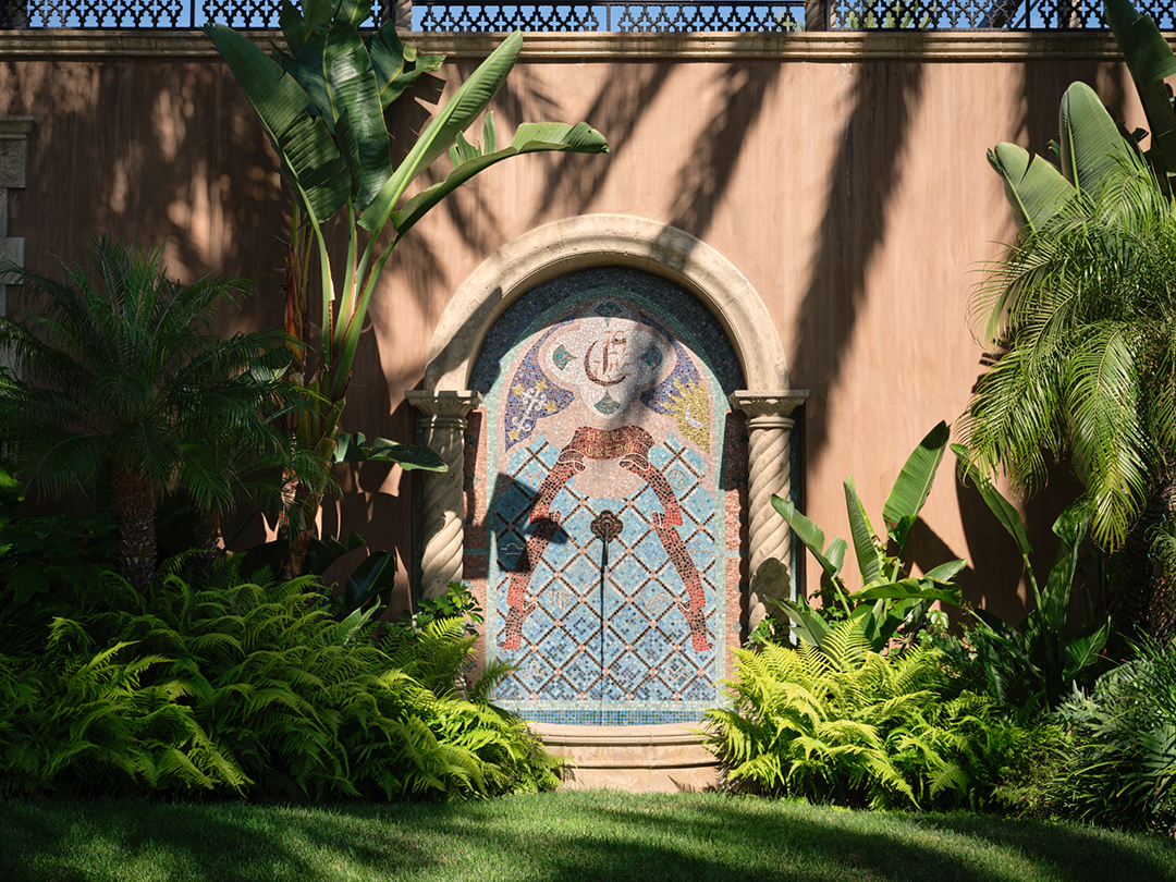 Cher Relists Her Dramatic Mediterranean Style Malibu Home For 75m Cher Malibu 0037