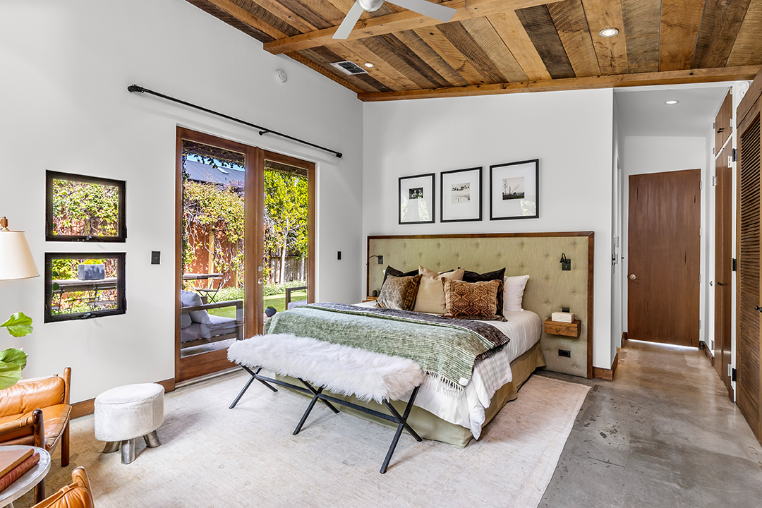 Bradley Coopers Longtime Venice Ca Home Overflowing With Greenery Is Up For Sale S