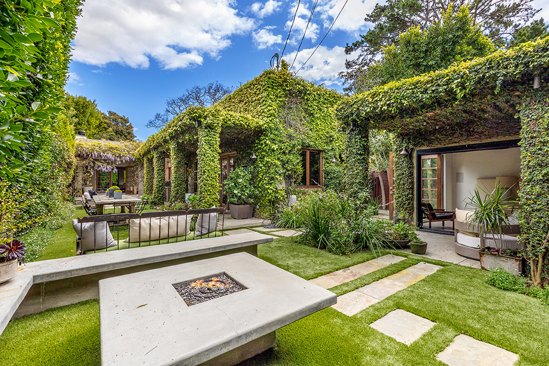 Bradley Coopers Longtime Venice Ca Home Overflowing With Greenery Is Up For Sale U