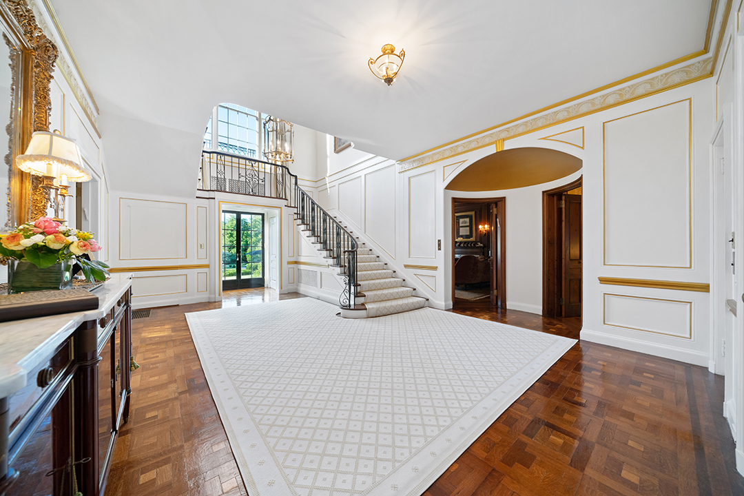Storied Beechwood Manor Along New Yorks Gold Coast Lists For Close To 8m H
