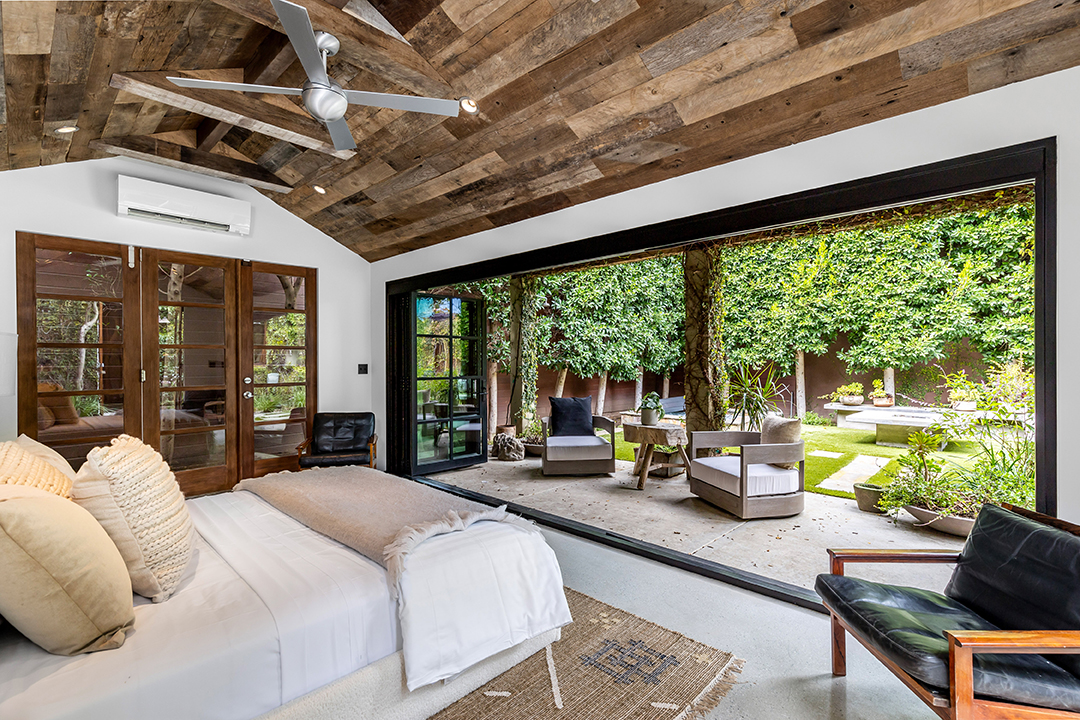 Bradley Coopers Longtime Venice Ca Home Overflowing With Greenery Is Up For Sale Z