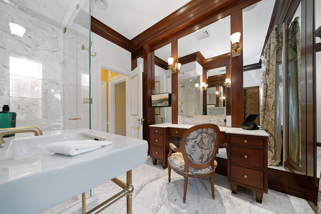 Storied Beechwood Manor Along New Yorks Gold Coast Lists For Close To 8m S