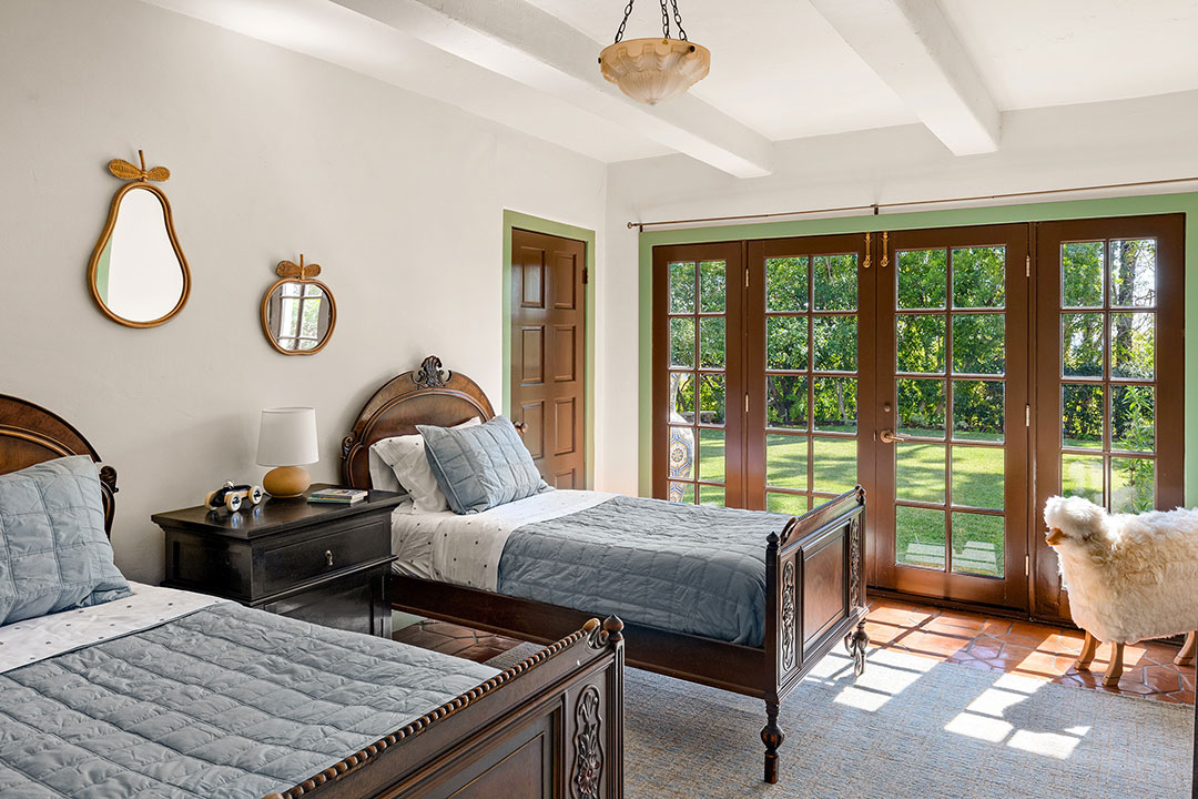 23 The Blair Estate Twin Beds