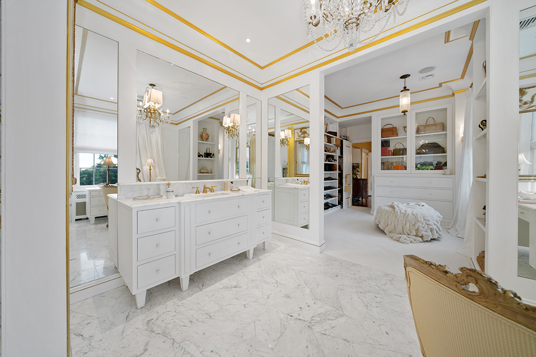 Storied Beechwood Manor Along New Yorks Gold Coast Lists For Close To 8m U