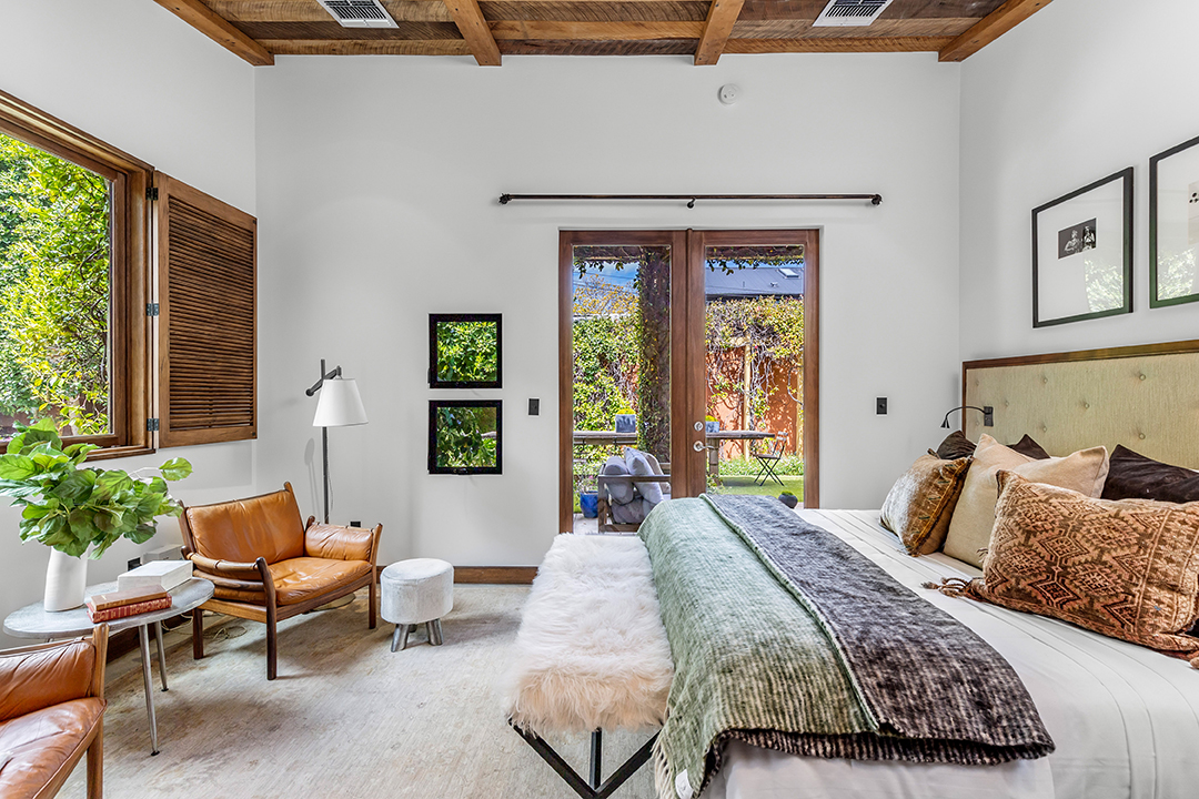 Bradley Coopers Longtime Venice Ca Home Overflowing With Greenery Is Up For Sale Q