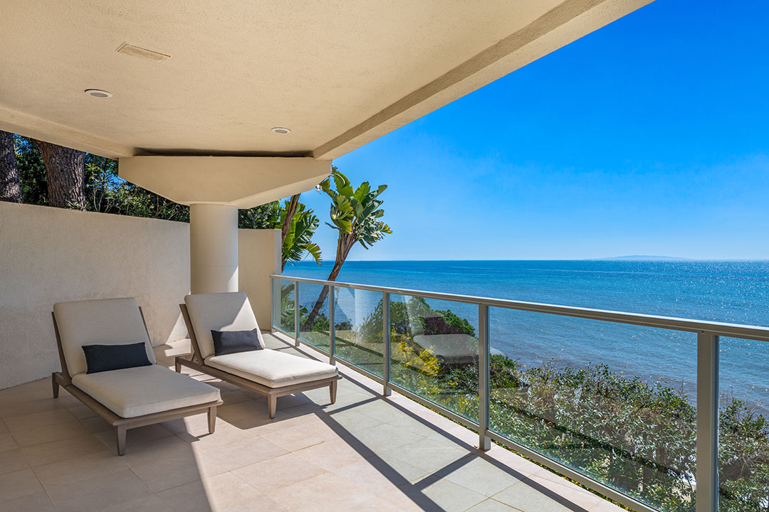 17 Chris Chelios Bedroom Deck