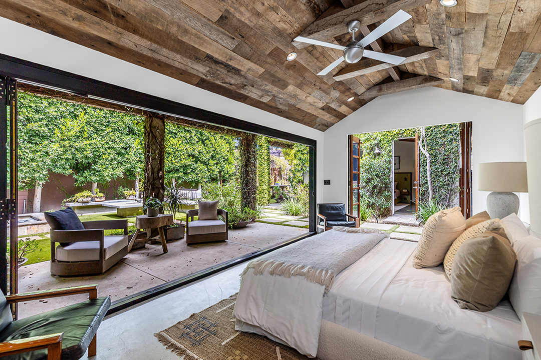 Bradley Coopers Longtime Venice Ca Home Overflowing With Greenery Is Up For Sale Zz