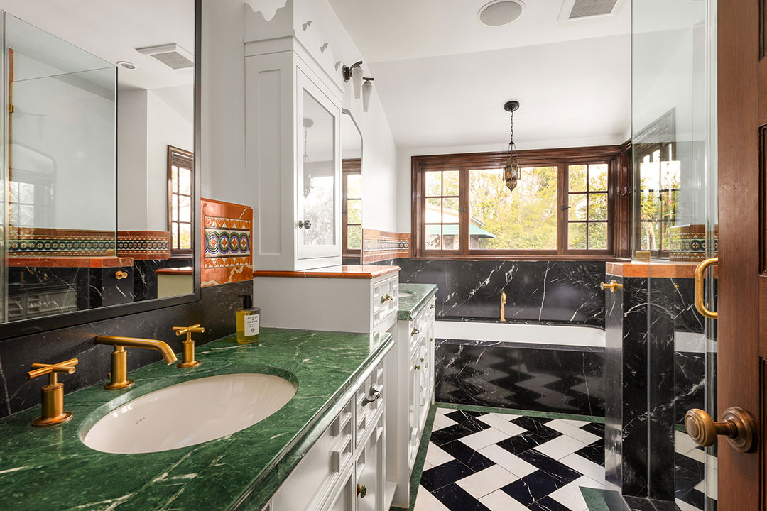 21 The Blair Estate Glamorous Bathroom