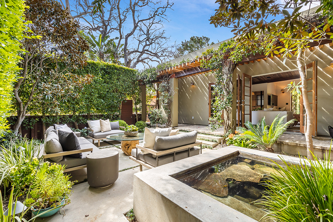 Bradley Coopers Longtime Venice Ca Home Overflowing With Greenery Is Up For Sale C