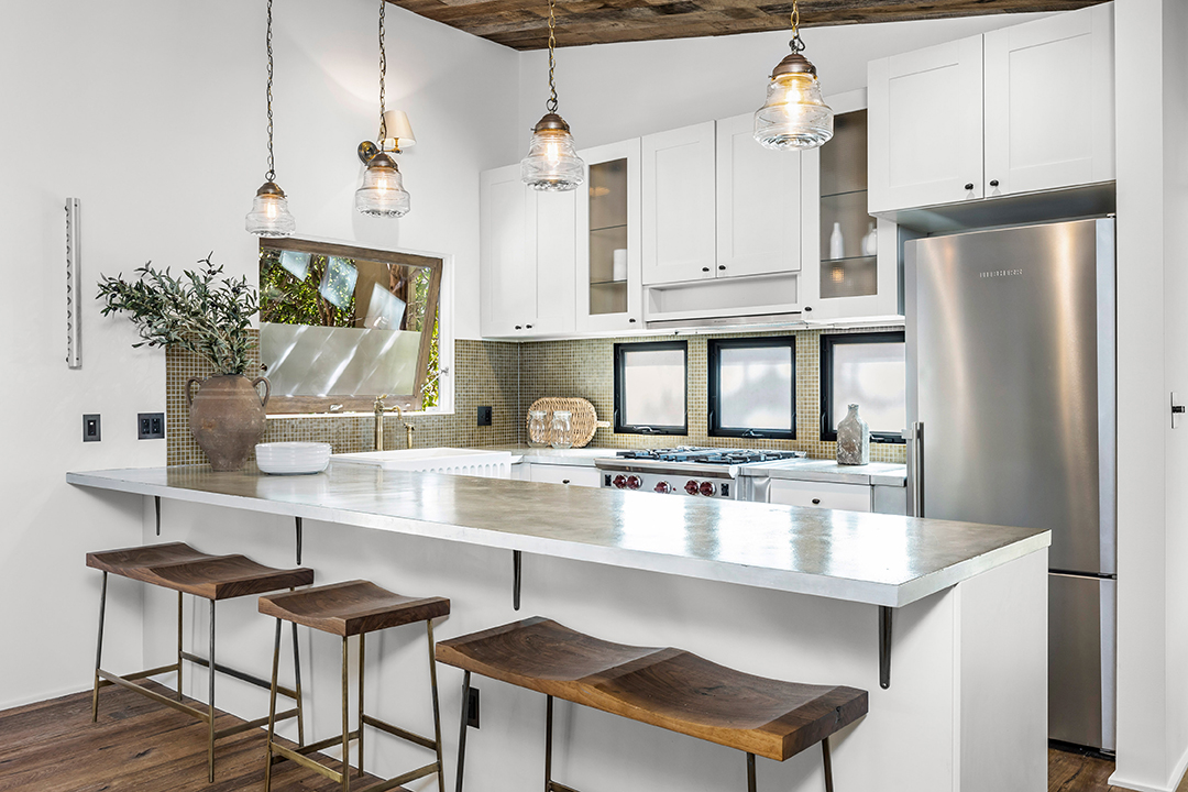 Bradley Coopers Longtime Venice Ca Home Overflowing With Greenery Is Up For Sale K