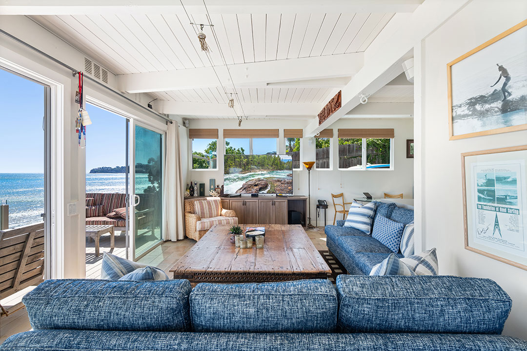 35 Chris Chelios Guest House