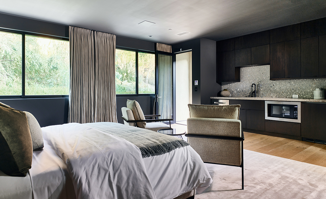 Kylie Jenner And Travis Scott Give Their Stylish Beverly Hills Home A Price Cut 1317 Delresto Fullres 33