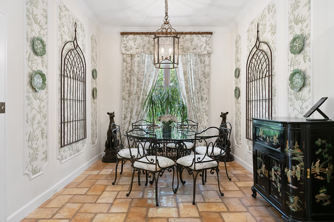 Storied Beechwood Manor Along New Yorks Gold Coast Lists For Close To 8m K