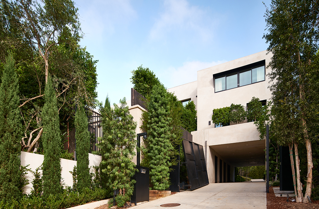 Kylie Jenner And Travis Scott Give Their Stylish Beverly Hills Home A Price Cut 1317 Delresto Fullres 36