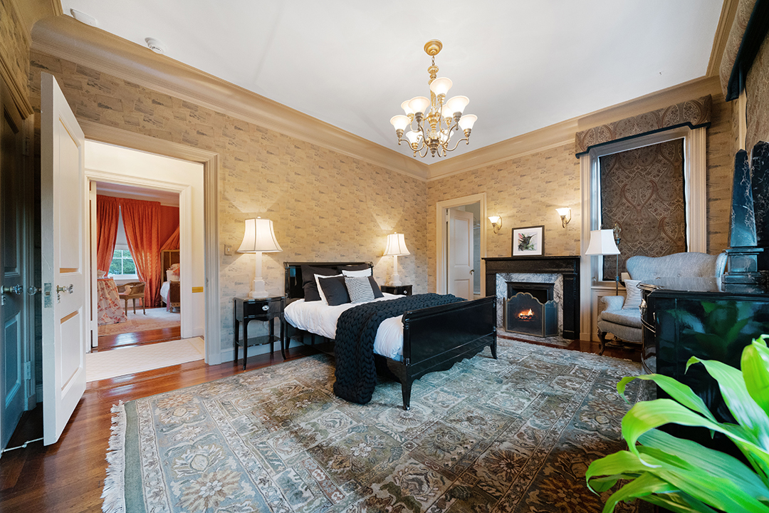 Storied Beechwood Manor Along New Yorks Gold Coast Lists For Close To 8m Q