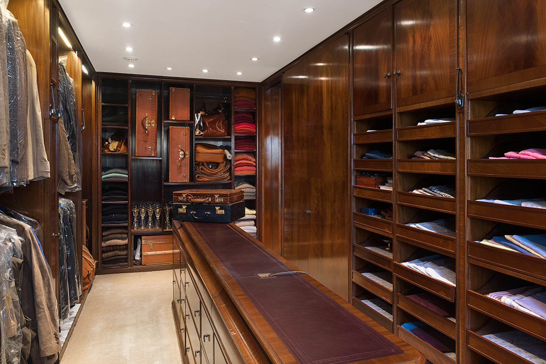 The Greek Royal Familys Former Eaton Square Mansion Seeks 39 5m Eatonsquareprincipalwalkindressingroom2awinship