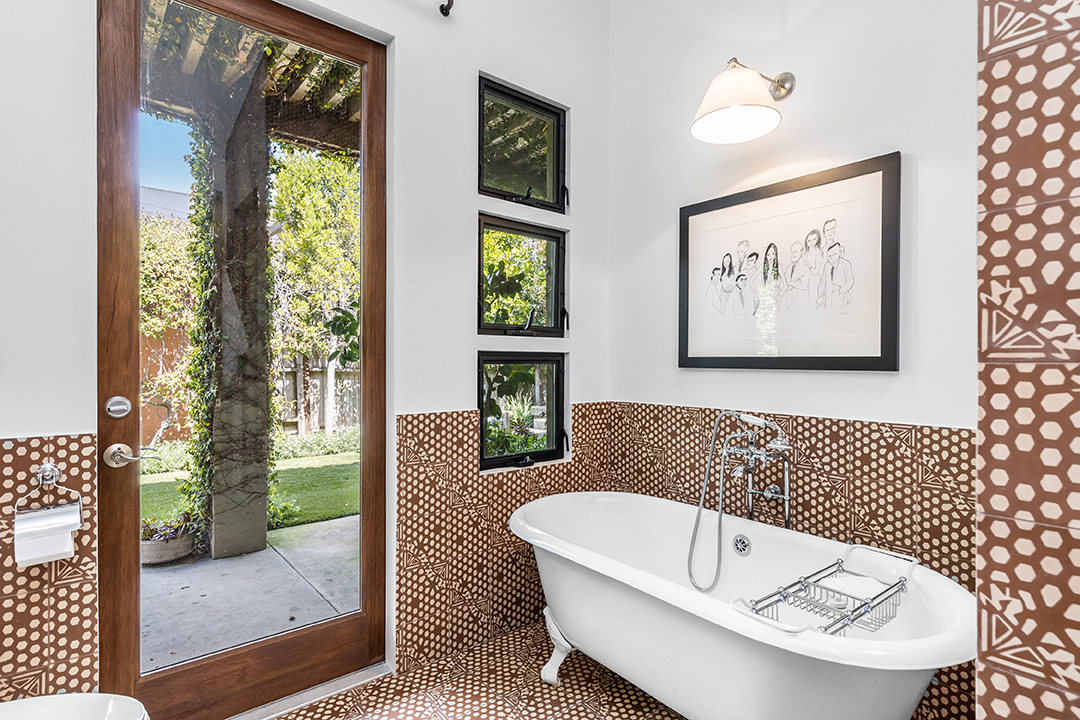 Bradley Coopers Longtime Venice Ca Home Overflowing With Greenery Is Up For Sale N