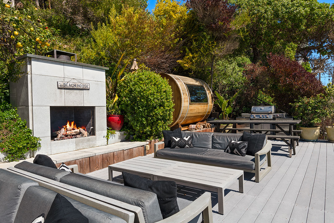 32 Chris Chelios Fireplace