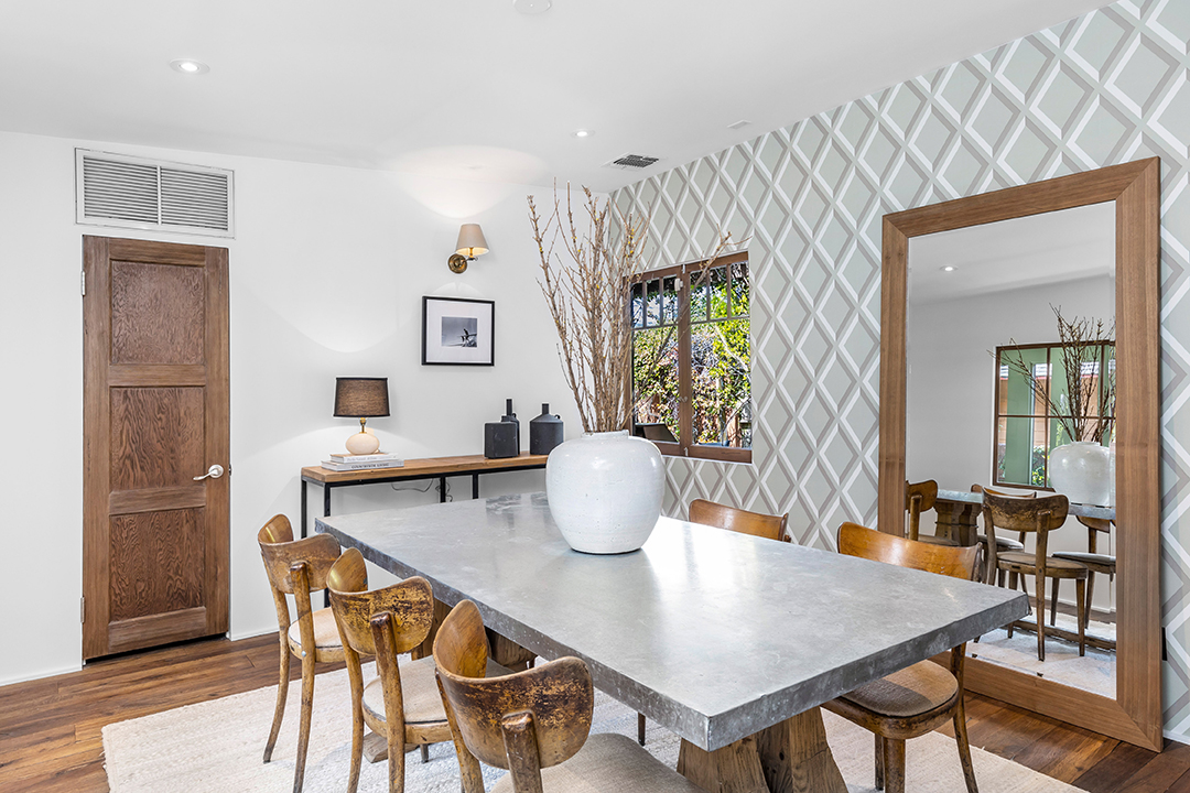 Bradley Coopers Longtime Venice Ca Home Overflowing With Greenery Is Up For Sale L