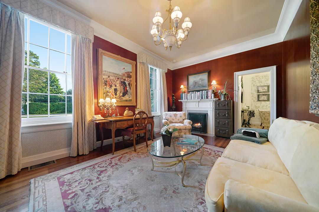 Storied Beechwood Manor Along New Yorks Gold Coast Lists For Close To 8m J