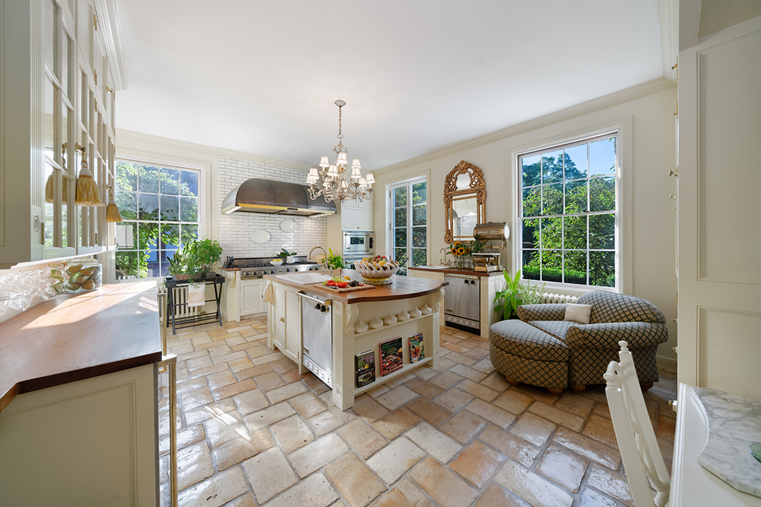 Storied Beechwood Manor Along New Yorks Gold Coast Lists For Close To 8m F