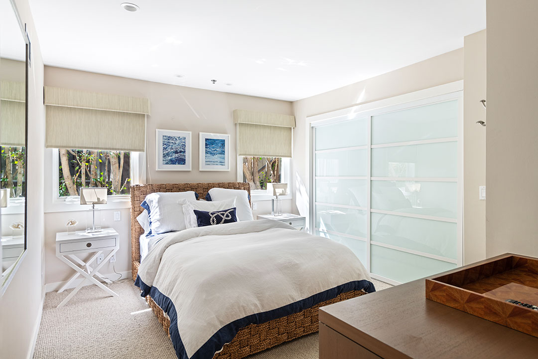 25 Chris Chelios Bedroom