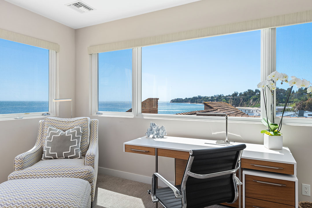 21 Bedroom Desk Window