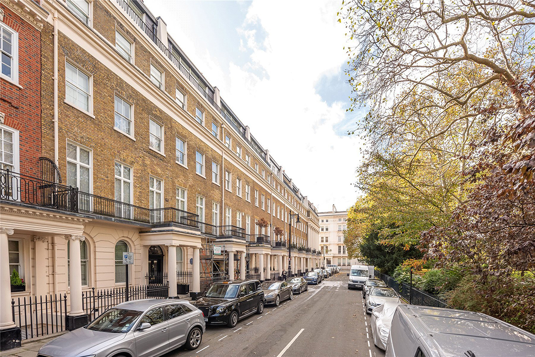The Greek Royal Familys Former Eaton Square Mansion Seeks 39 5m Eatonsquarestreetscene2