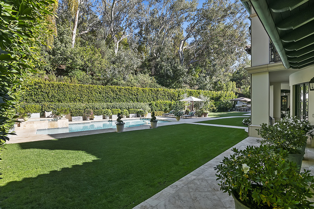 Sofia Vergaras Beautiful Beverly Hills Home Relists For 18m B