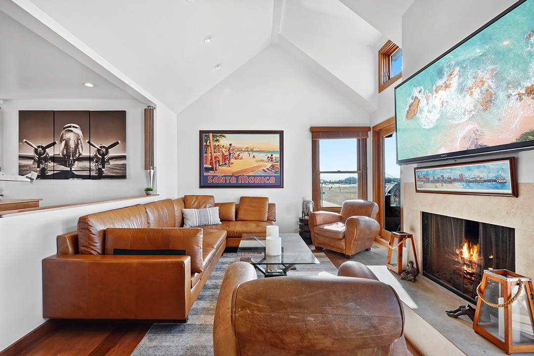 Actor Donald Sutherland Designed And Formerly Owned This Santa Monica Beach House Now Available To Rent 4