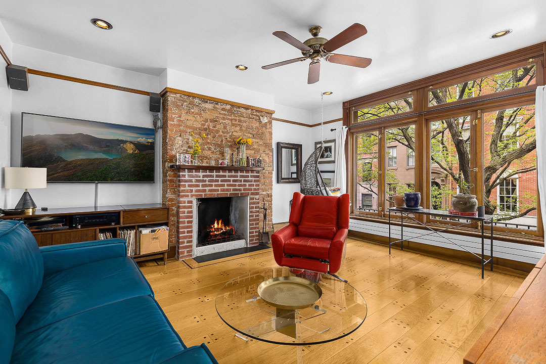 112 Waverly Place Den