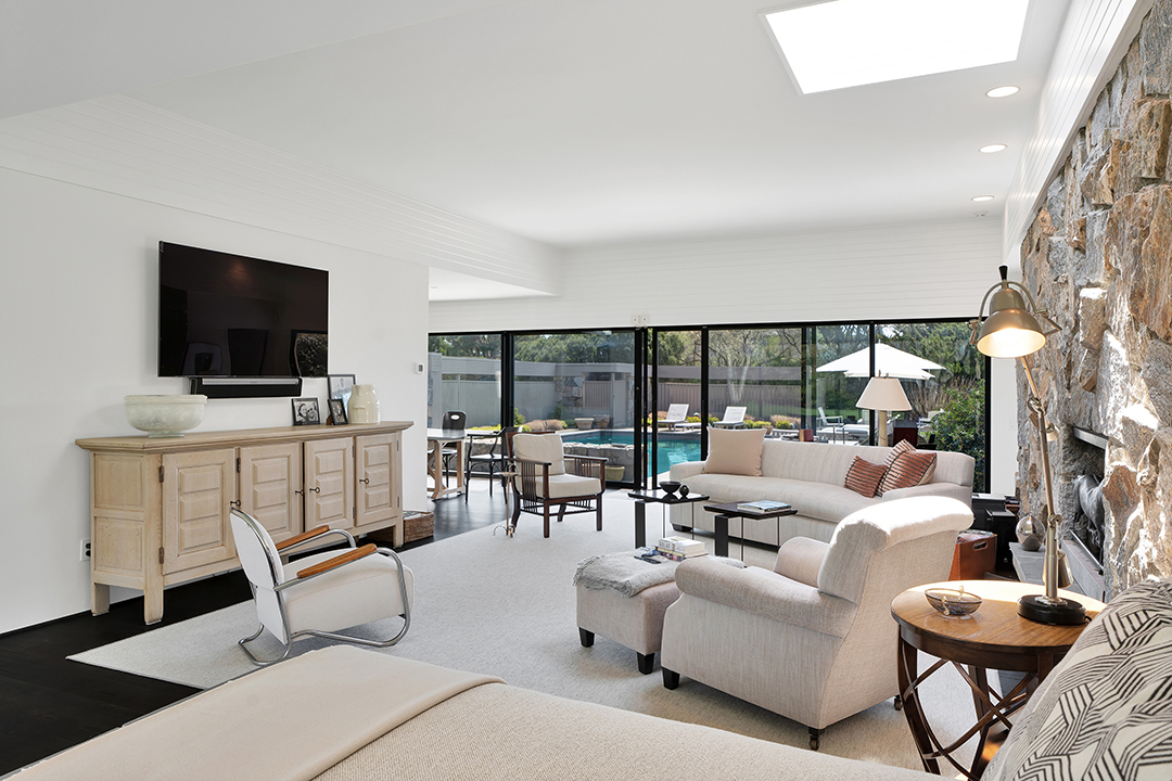 A Norman Jaffe Stunner In Bridgehampton Is Available To Rent For 90000 K