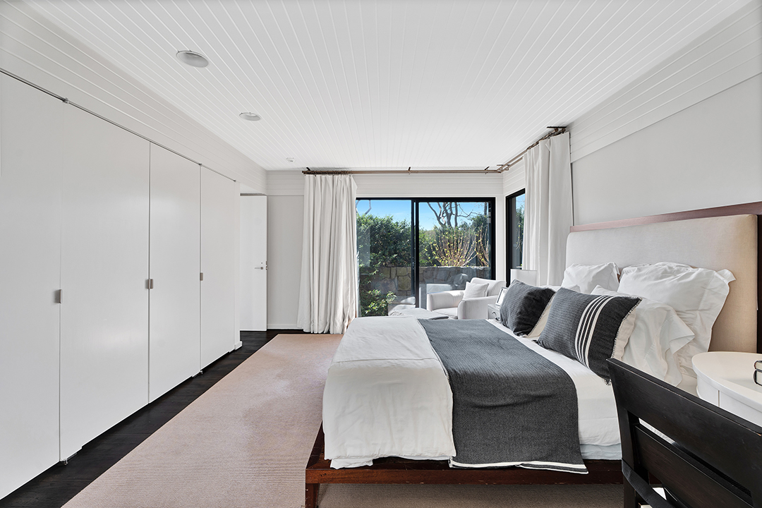 A Norman Jaffe Stunner In Bridgehampton Is Available To Rent For 90000 X