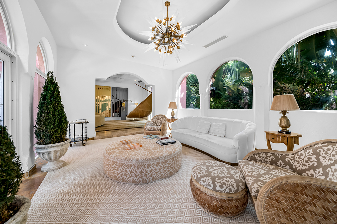 Step Inside An Unforgettable Colorful Home In Miami Beach Aa