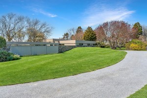 A Norman Jaffe Stunner In Bridgehampton Is Available To Rent For 90000 A