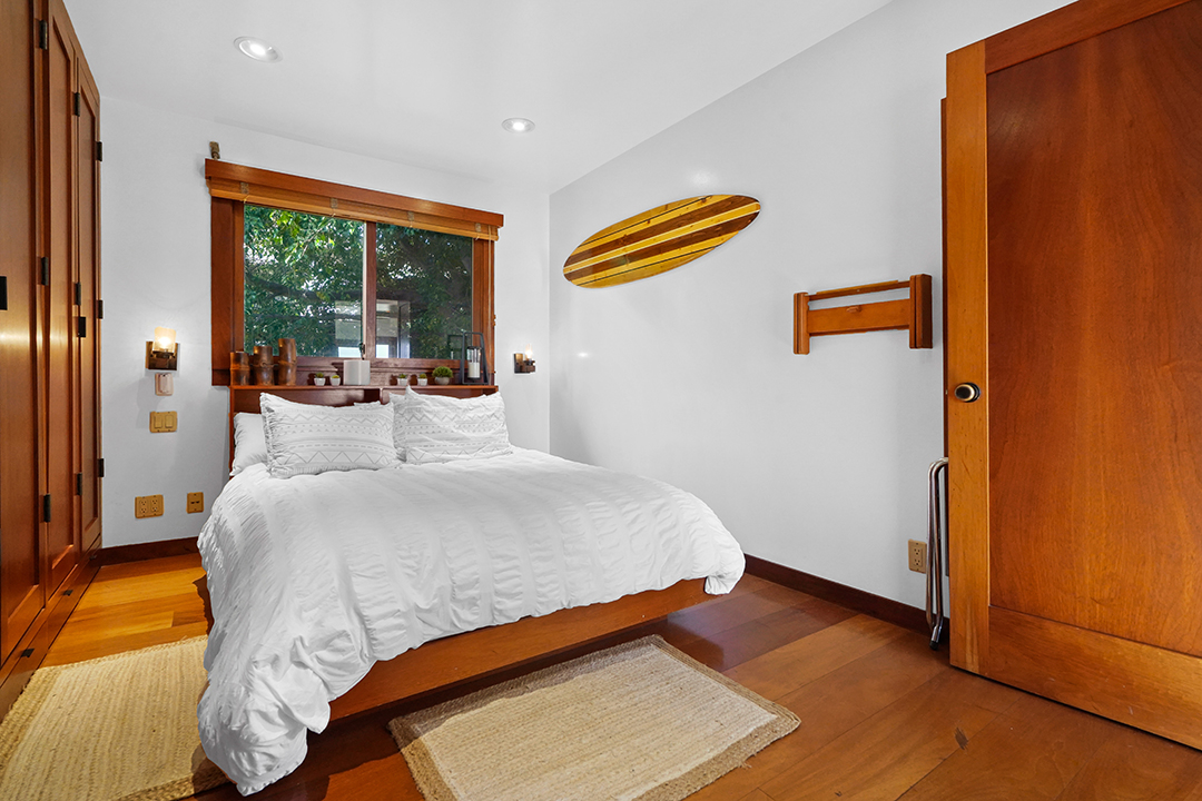 Actor Donald Sutherland Designed And Formerly Owned This Santa Monica Beach House Now Available To Rent 13