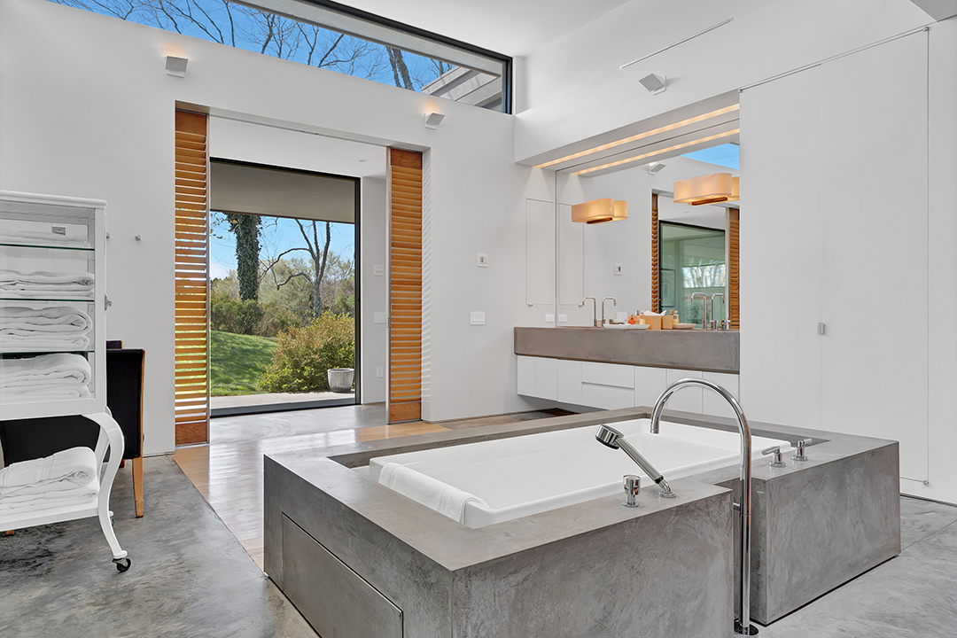 A Norman Jaffe Stunner In Bridgehampton Is Available To Rent For 90000 Z