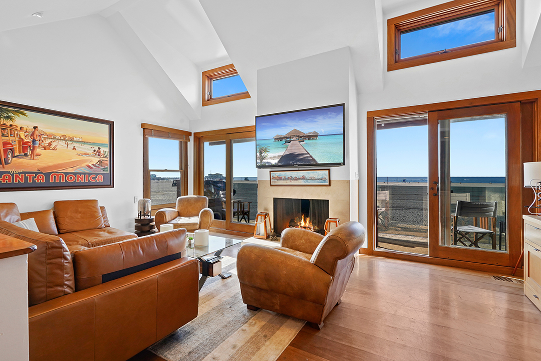 Actor Donald Sutherland Designed And Formerly Owned This Santa Monica Beach House Now Available To Rent 3