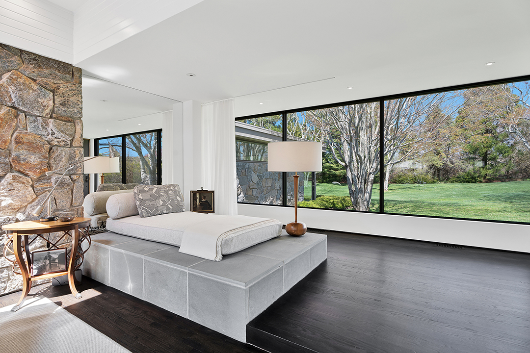 A Norman Jaffe Stunner In Bridgehampton Is Available To Rent For 90000 L