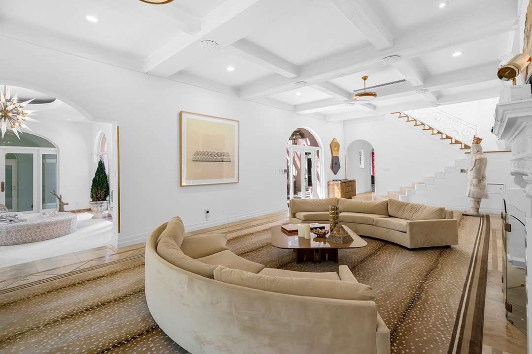 Step Inside An Unforgettable Colorful Home In Miami Beach Bb